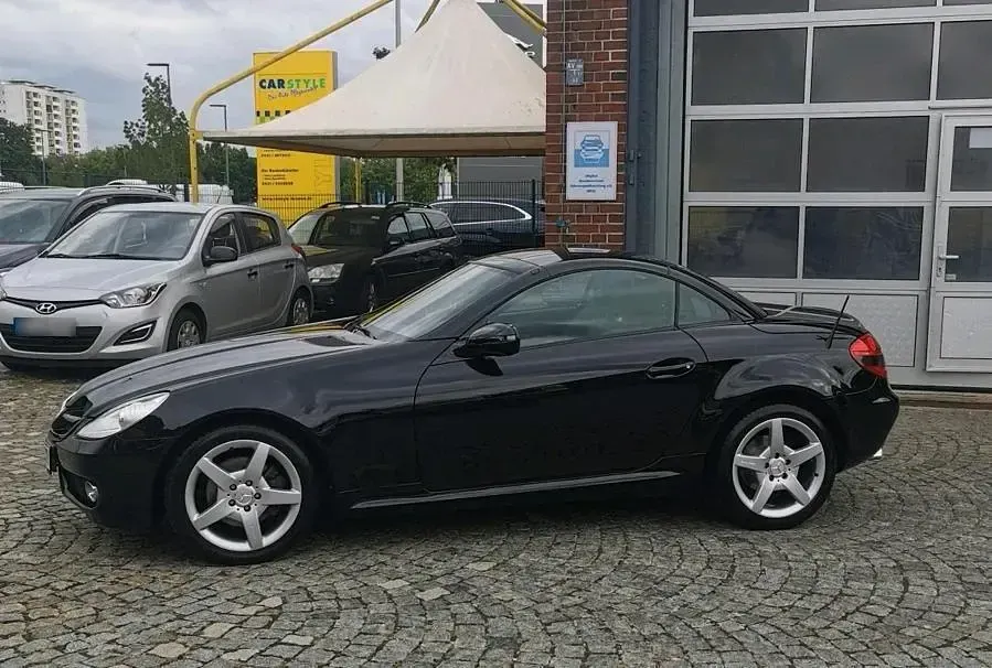 Second-hand Mercedes SLK200 183 CP (134 kW) 2009 Negru Cabrio