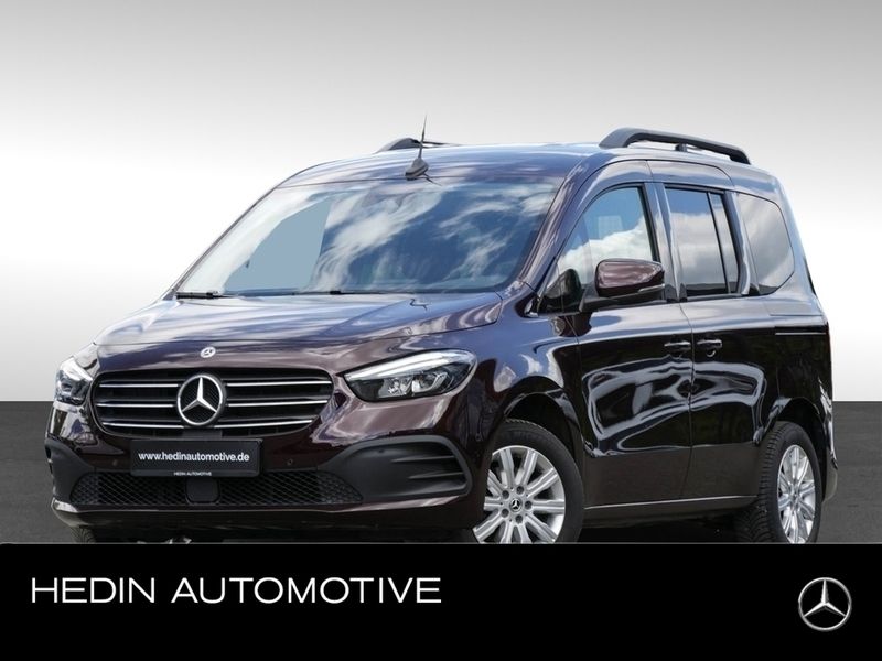 Rot Gebraucht 2024 Mercedes 180 Progressive Limousine | 28.548 € (Fairer Preis) - Bild 1/4