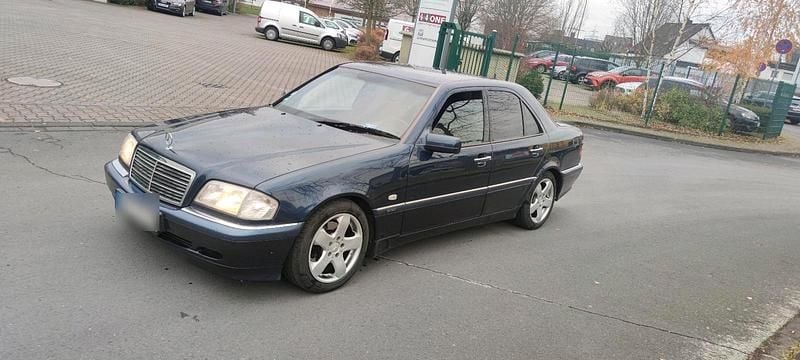 Blau Gebraucht 1998 Mercedes C240 Limousine | 5.999 € (Fairer Preis) - Bild 1/4