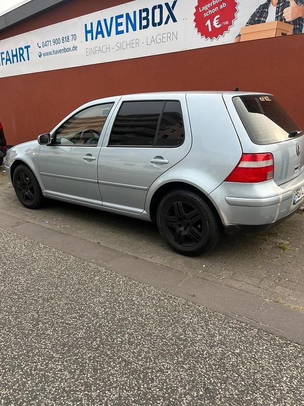 Silber Gebraucht 2003 VW Golf IV Kleinwagen | 500 € (Superpreis) - Bild 1/4