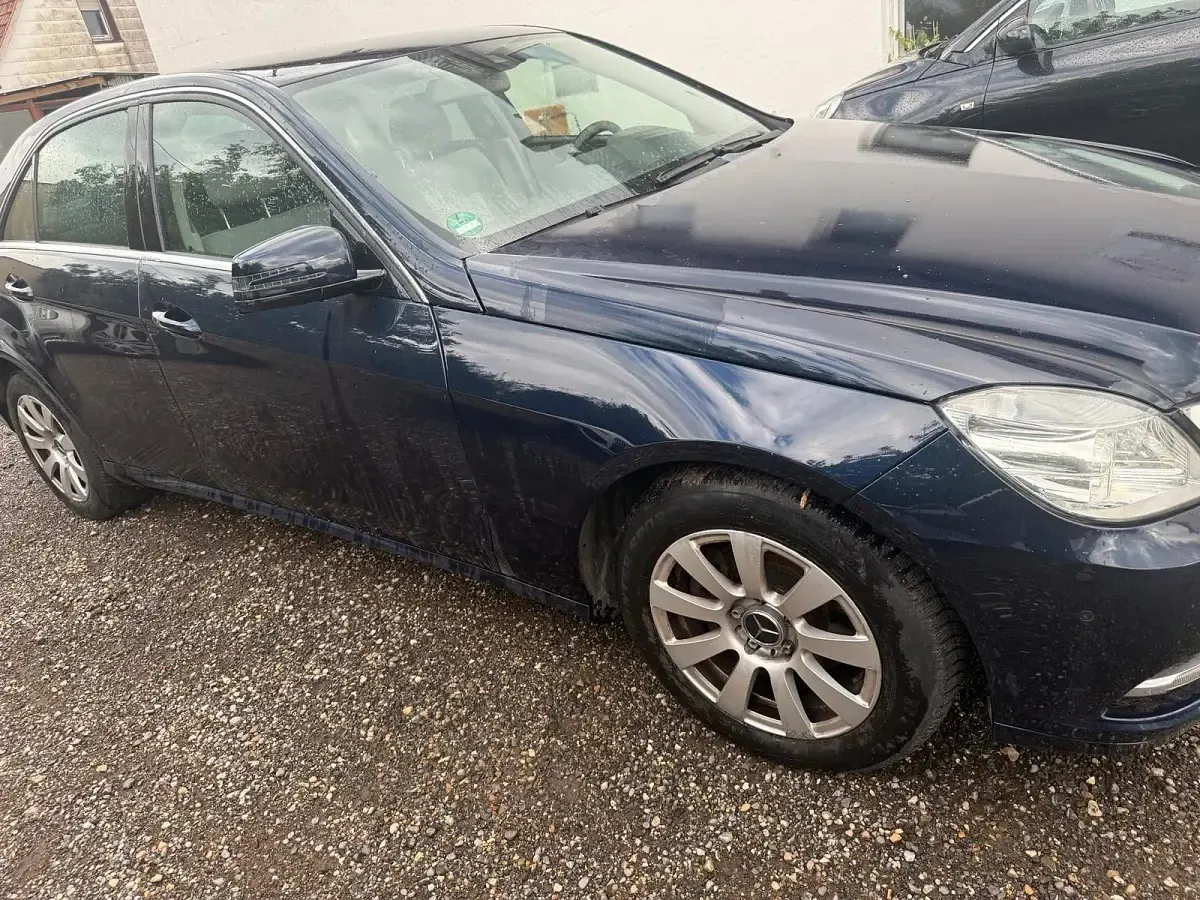 Gebraucht Mercedes E220 170 PS (125 kW) 2013 Blau Limousine