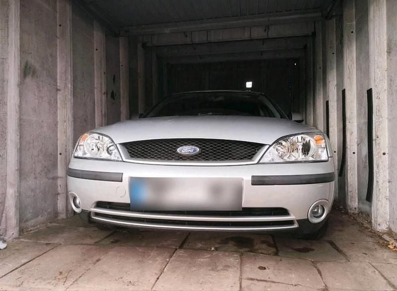 Gebraucht Ford Mondeo 146 PS (107 kW) 2001 Silber Limousine