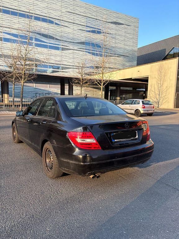 Gebraucht Mercedes C180 Elegance 156 PS (114 kW) 2012 Schwarz Limousine