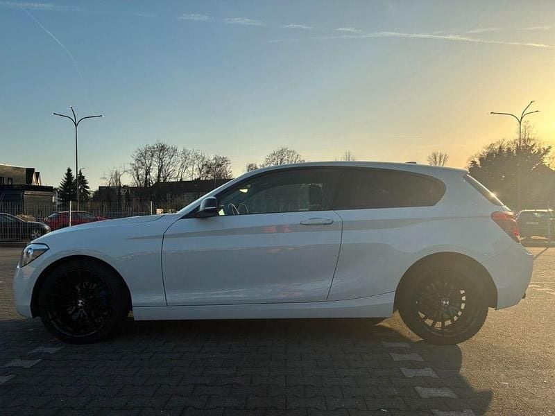 Gebraucht BMW 114 102 PS (75 kW) 2014 Weiß Kleinwagen