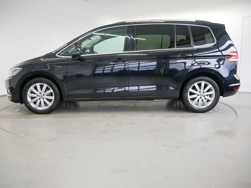 Gebraucht VW Touran Highline 150 PS (110 kW) 2018 Deep black perleffekt Van / Kleinbus