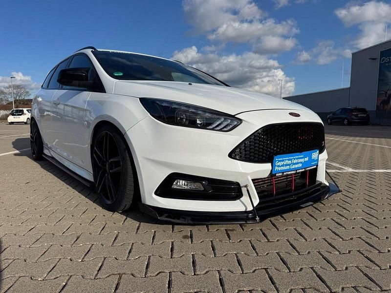 Gebraucht Ford Focus ST 250 PS (183 kW) 2015 Weiß Kombi