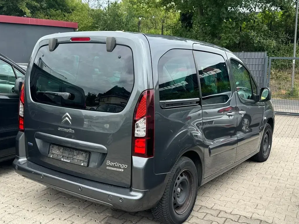 Gebraucht Citroën Berlingo SELECTION 99 PS (72 kW) 2016 Grau Van / Kleinbus