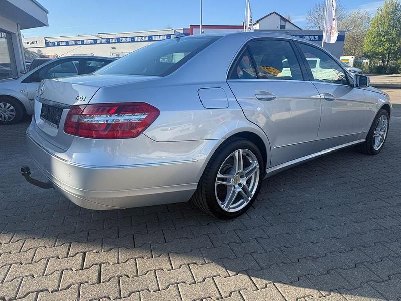 Second-hand Mercedes E200 184 CP (135 kW) 2009 Argintiu Berlinǎ