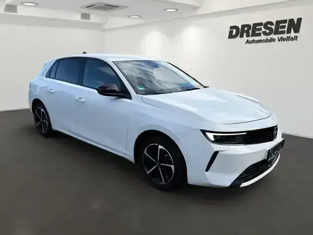Gebraucht Opel Astra Edition 110 PS (80 kW) 2024 Weiss Kleinwagen