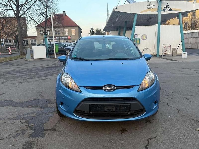 Gebraucht Ford Fiesta Ambiente 69 PS (50 kW) 2011 Blau Kleinwagen