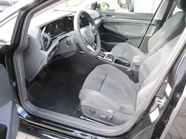 Gebraucht VW Golf VIII Style 131 PS (96 kW) 2024 Deep black perleffekt Kombi