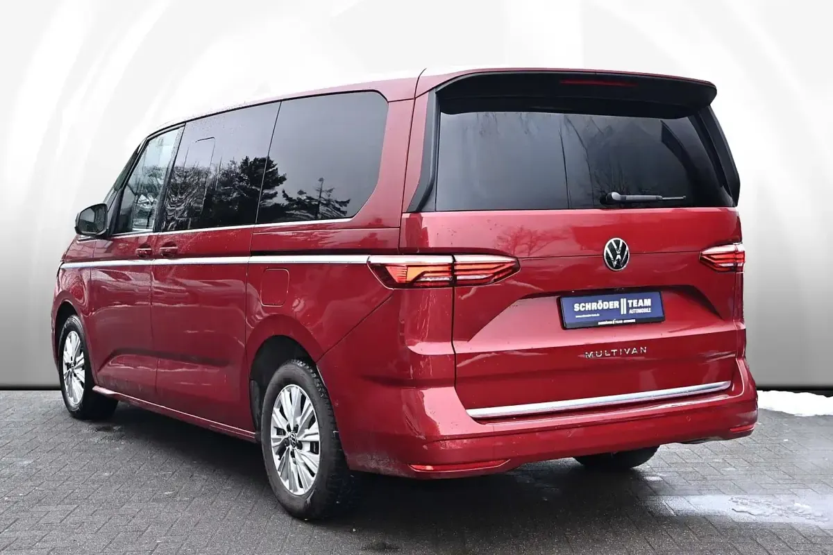 Begagnad VW Multivan Style 150 HK (110 kW) 2024 Röd Minibuss