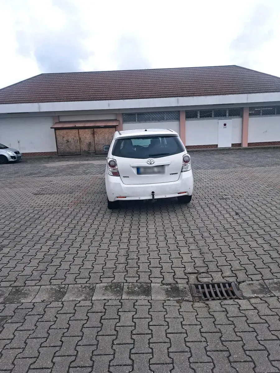 Gebraucht Toyota Verso 176 PS (129 kW) 2011 Weiß Van / Kleinbus