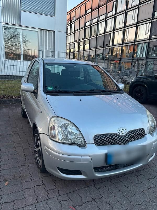 Gebraucht Toyota Yaris 80 PS (58 kW) 2004 Silber Kleinwagen
