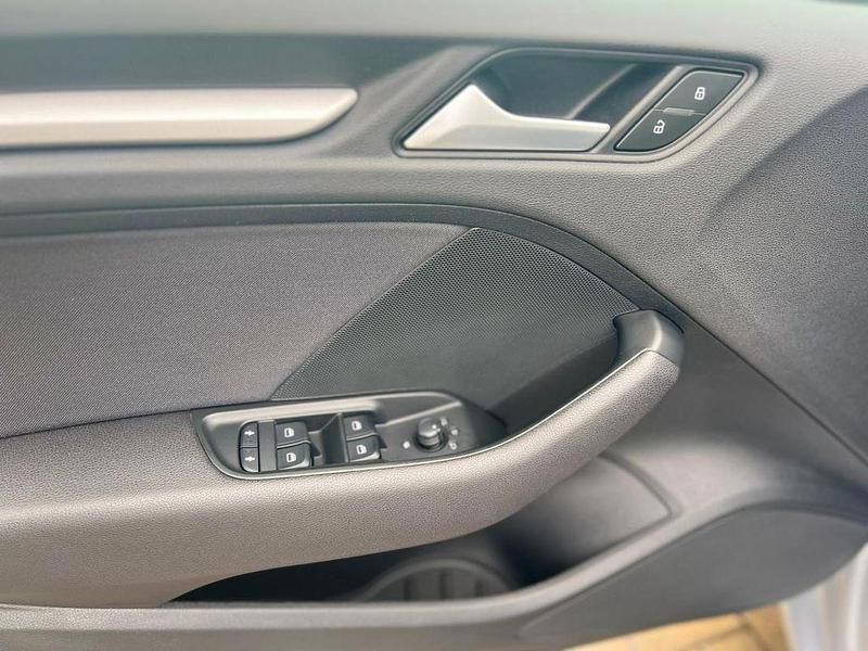 Gebraucht Audi A3 Attraction 110 PS (80 kW) 2015 Silber Limousine