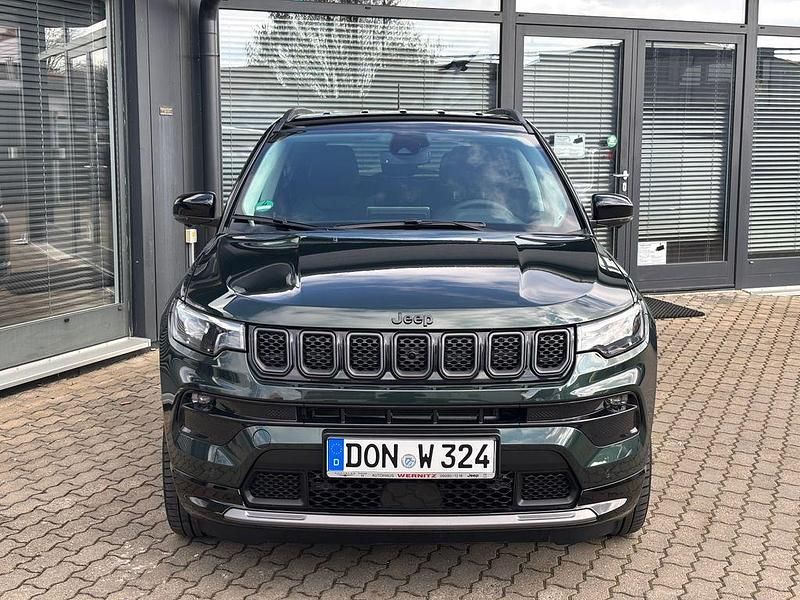 Neu Jeep Compass Summit 131 PS (96 kW) 2025 Grün SUV