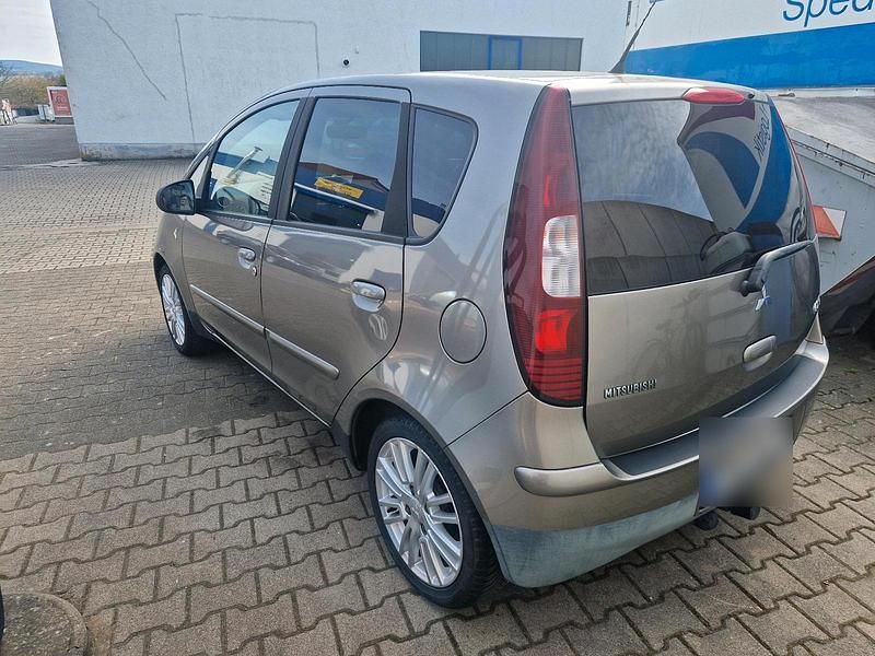 Gebraucht Mitsubishi Colt 95 PS (69 kW) 2008 Grau Kleinwagen