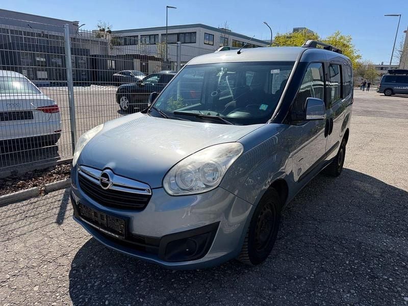 Second-hand Opel Combo 90 CP (66 kW) 2012 Albastru Monovolum