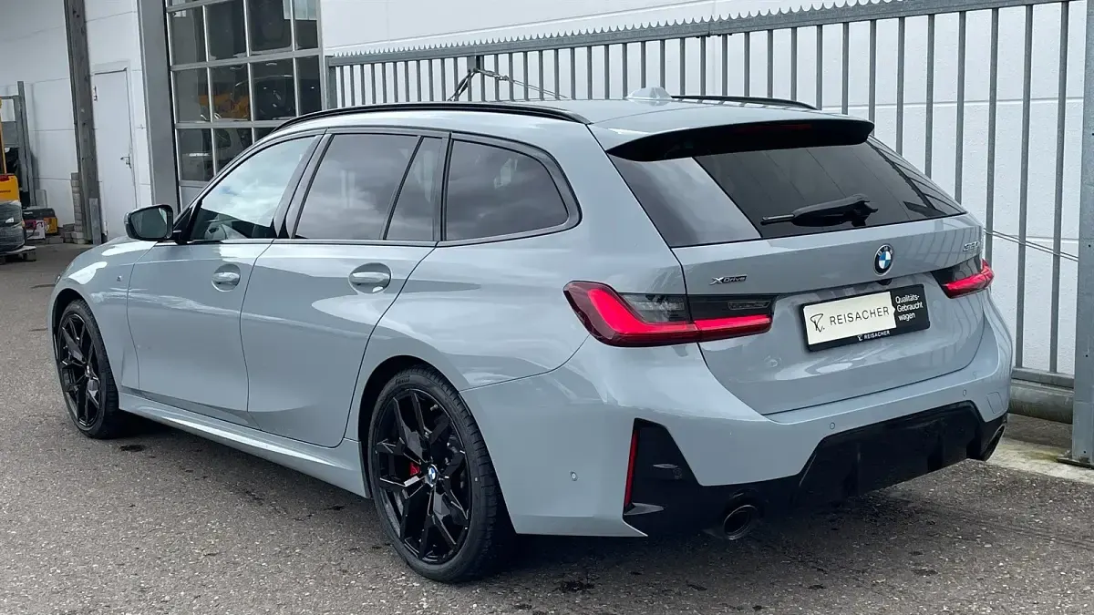 Gebraucht BMW 320 Comfort Edition 190 PS (139 kW) 2025 M brooklyn grau metallic Kombi