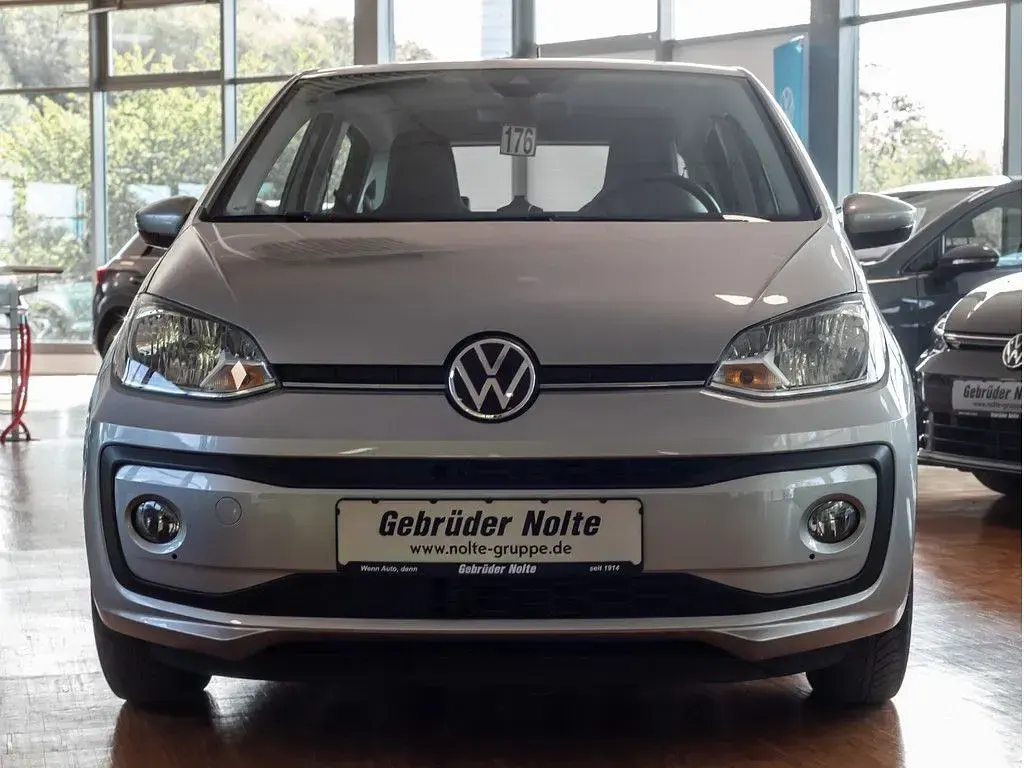 Second-hand VW up! 65 CP (47 kW) 2022 Argintiu Hatchback