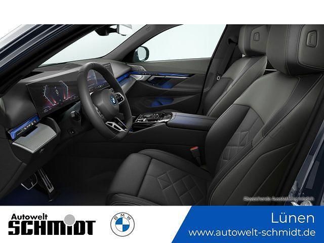 Gebraucht BMW 550e M Sport 489 PS (359 kW) 2024 M carbonschwarz metallic