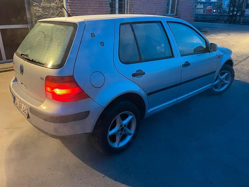 Gebraucht VW Golf IV 101 PS (74 kW) 1998 Silber Kleinwagen