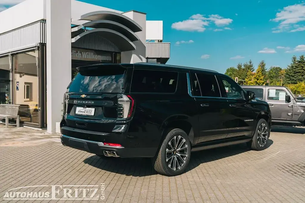 Neu Chevrolet Suburban 426 PS (313 kW) 2025 Schwarz SUV