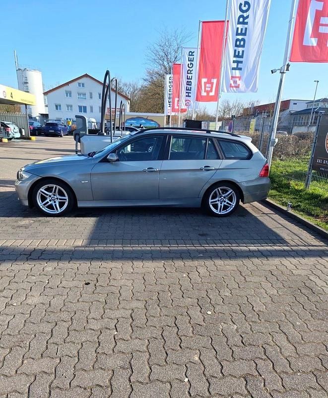 Gebraucht BMW 320 163 PS (119 kW) 2007 Grau Kombi
