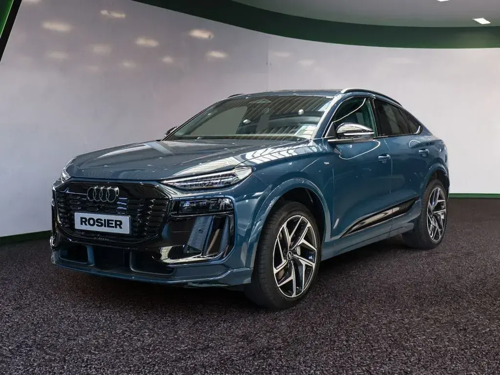 Neu Audi Q6 Sportback e-tron Business 314 kW (428 PS) 2026 Blau / plasmablau SUV