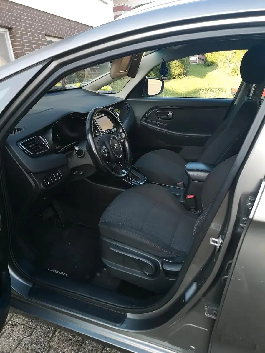 Gebraucht Kia Carens 141 PS (103 kW) 2016 Grau Van / Kleinbus