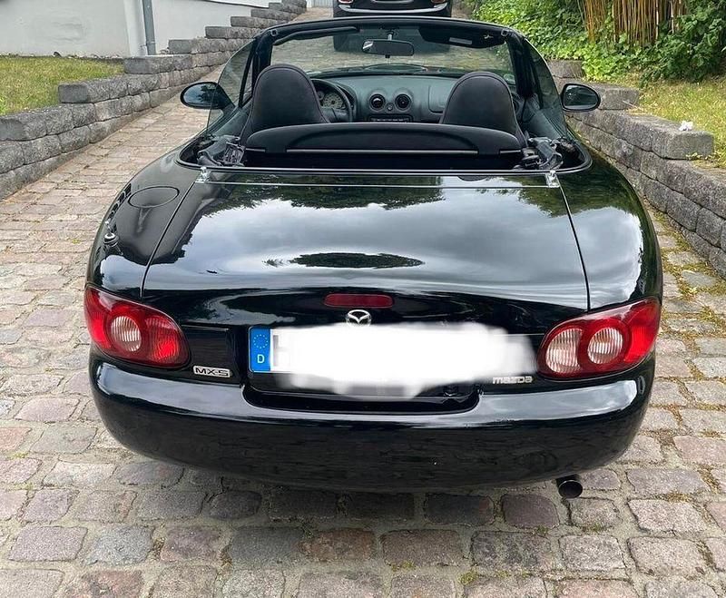 Second-hand Mazda MX5 110 CP (80 kW) 2001 Negru Cabrio