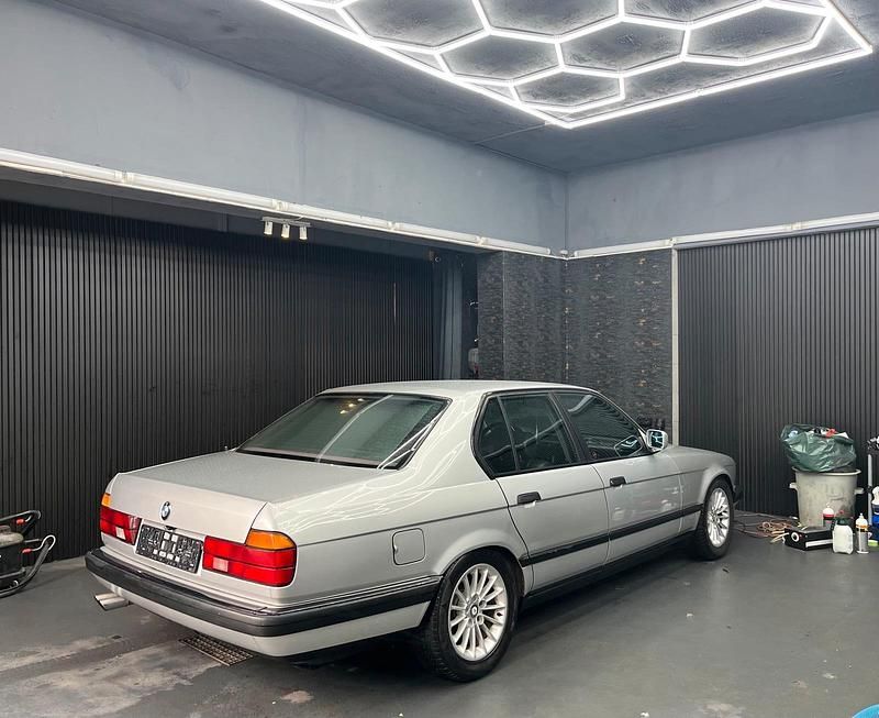 Gebraucht BMW 735 211 PS (155 kW) 1991 Silber Limousine