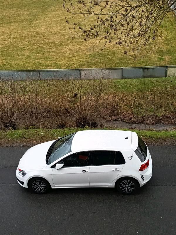 Gebraucht VW Golf VII 125 PS (91 kW) 2016 Weiß Limousine