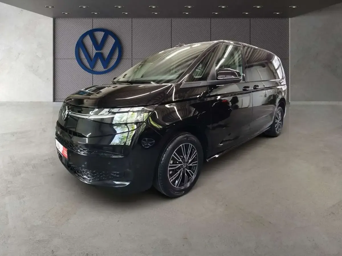 Gebraucht VW Multivan Life 150 PS (110 kW) 2023 Deep black perleffekt Van / Kleinbus