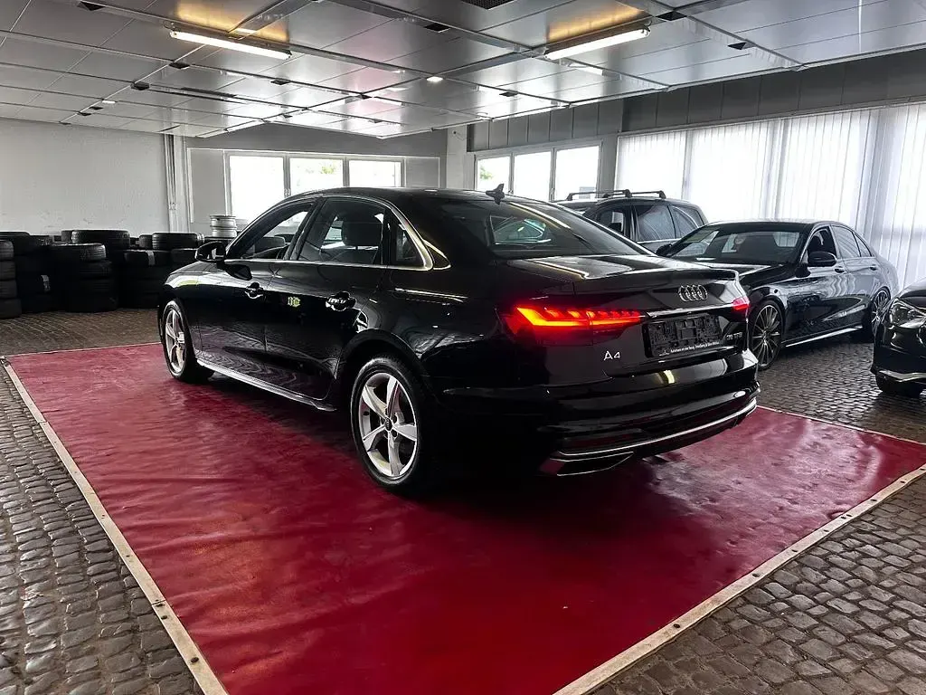 Gebraucht Audi A4 Sport 150 PS (110 kW) 2023 Schwarz Limousine