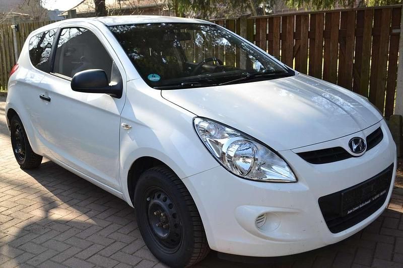 Gebraucht Hyundai i20 Classic 77 PS (56 kW) 2009 Crystal white Kleinwagen