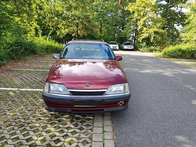 Second-hand Opel Omega 116 CP (85 kW) 1993 Roșu Break