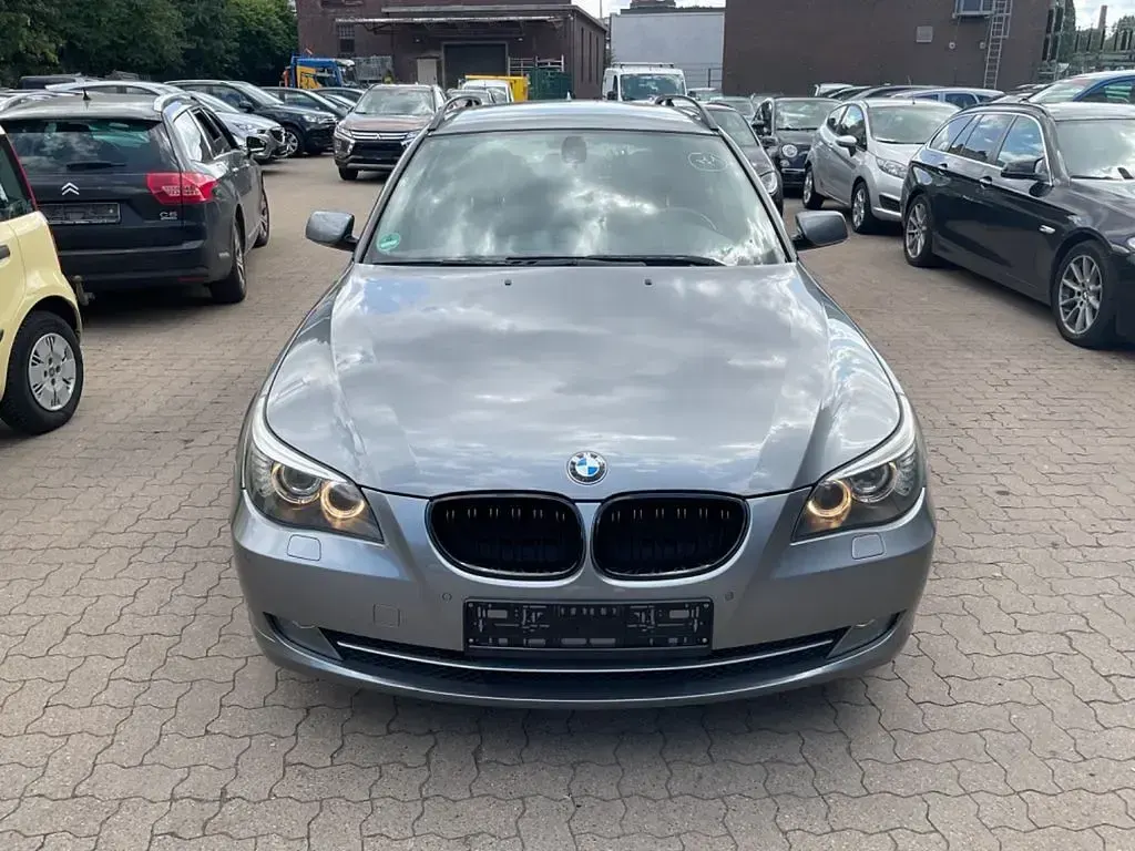 Gebraucht BMW 523 190 PS (139 kW) 2008 Grau Limousine