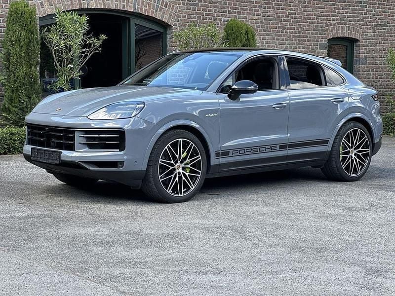 Arktikgrau Gebraucht 2023 Porsche Cayenne E-Hybrid Coupe Coupé | 96.790 € (Fairer Preis) - Bild 1/4