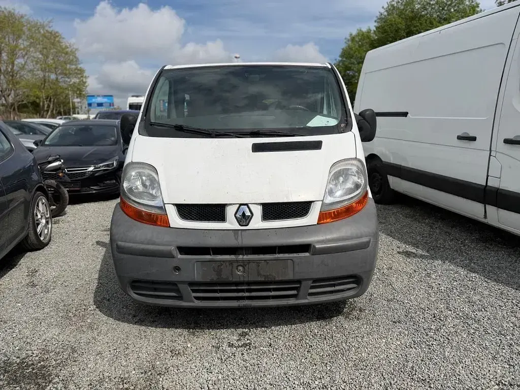 Gebraucht Renault Trafic 101 PS (74 kW) 2004 Weiß Van / Kleinbus