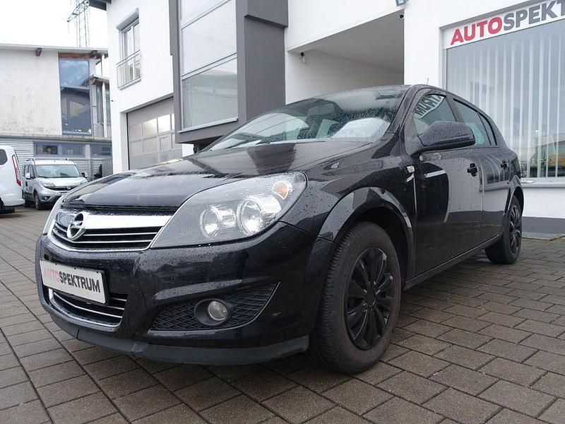 Gebraucht Opel Astra Edition 90 PS (66 kW) 2011 Schwarz Limousine