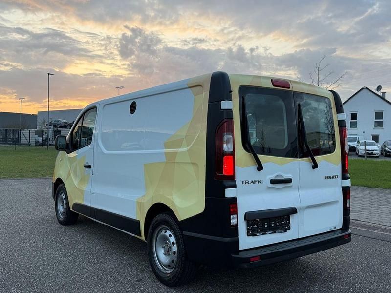 Gebraucht Renault Trafic Komfort 116 PS (85 kW) 2015 Weiß Van / Kleinbus