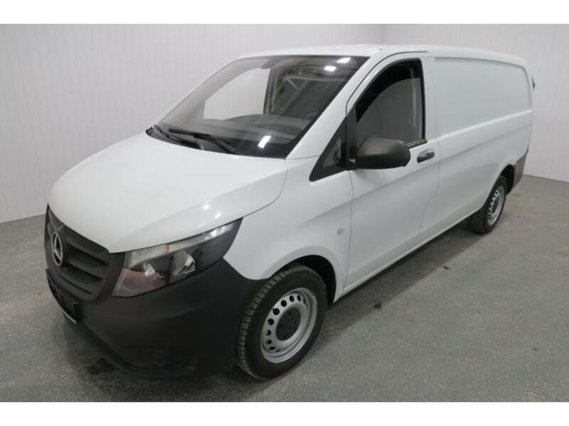 Weiß Gebraucht 2018 Mercedes Vito Van / Kleinbus | 14.290 € (Fairer Preis) - Bild 1/4
