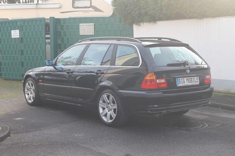 Gebraucht BMW 320 Sport Line 150 PS (110 kW) 2000 Schwarz Kombi