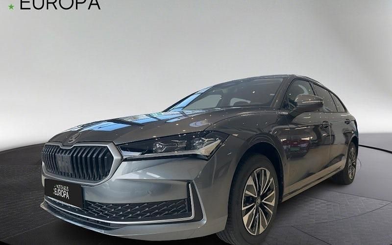 Neu Skoda Superb Selection 150 PS (110 kW) 2026 Grau Kombi