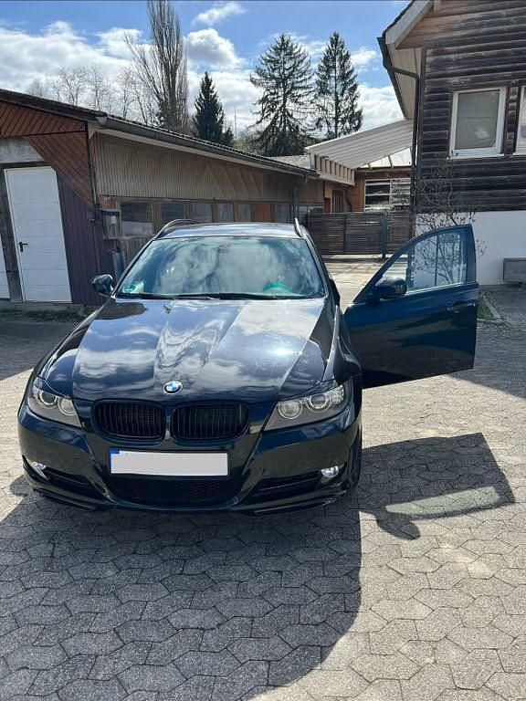 Gebraucht BMW 318 143 PS (105 kW) 2010 Schwarz Kombi