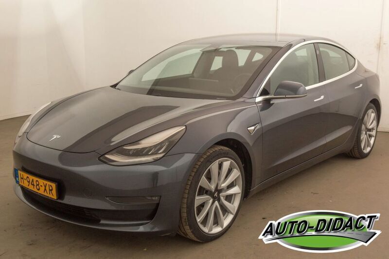 Grau Gebraucht 2020 Tesla Model 3 Long Range AWD Limousine | 20.026 € (Superpreis) - Bild 1/4