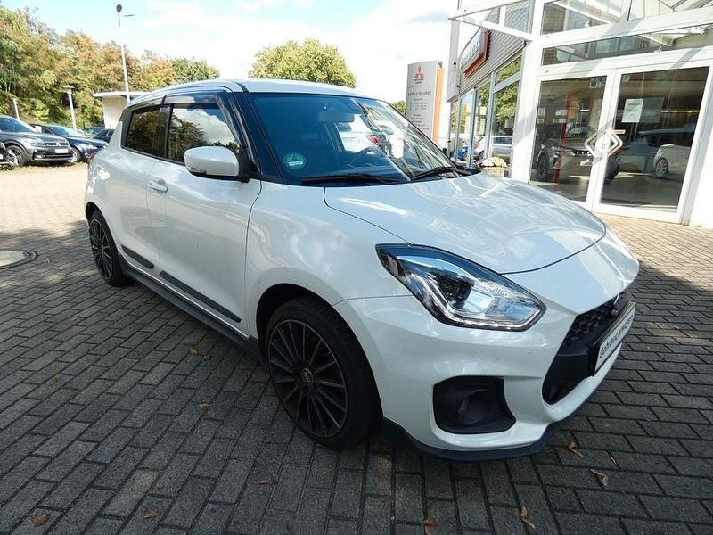 Weiß Gebraucht 2024 Suzuki Swift Sport Limousine | 20.890 € (Teuer) - Bild 1/4