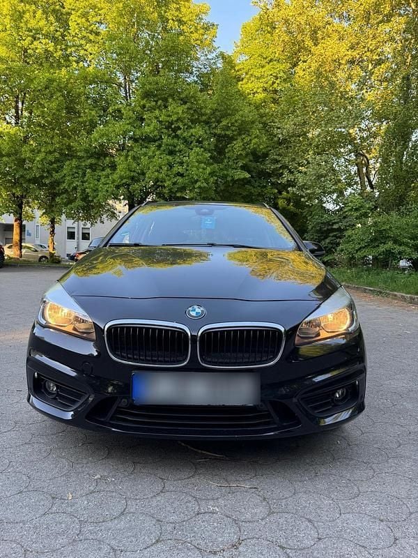 Schwarz Gebraucht 2015 BMW 218 Active Tourer Van / Kleinbus | 7.850 € (Superpreis) - Bild 1/4