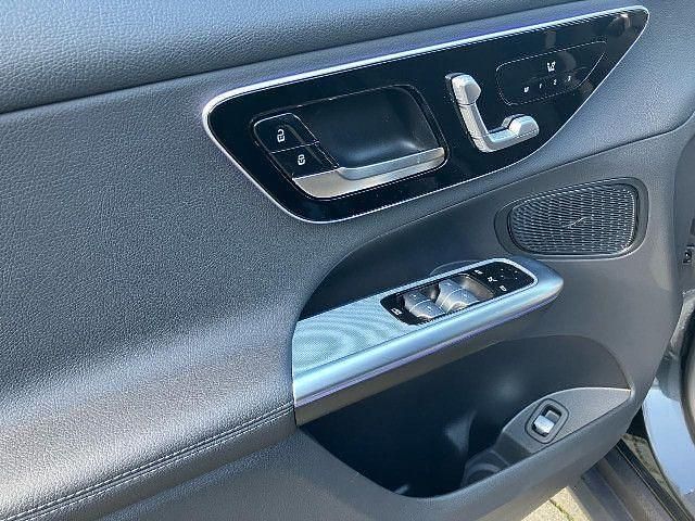 Gebraucht Mercedes GLC200 204 PS (150 kW) 2024 Grau SUV